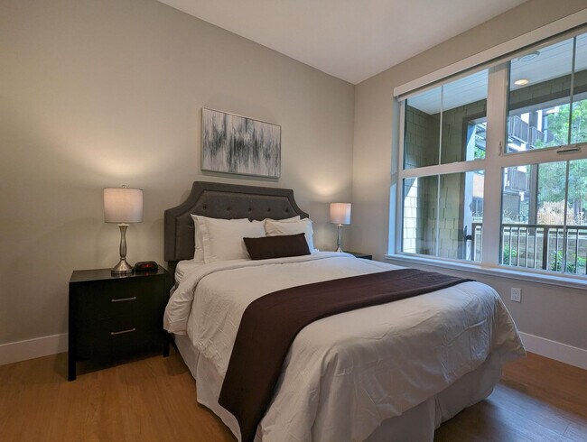 Building Photo - 1746 Villa St