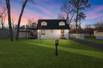 Building Photo - 207 Woodlawn Ave