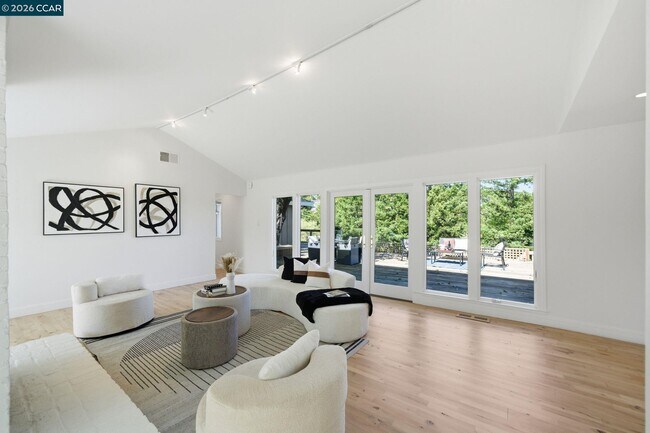 Foto del edificio - 102 Hillcrest Dr