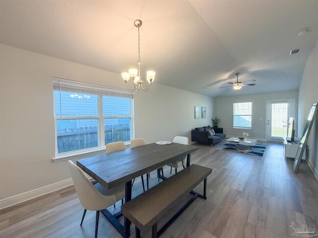 Foto del edificio - 392 Hilburn Ln