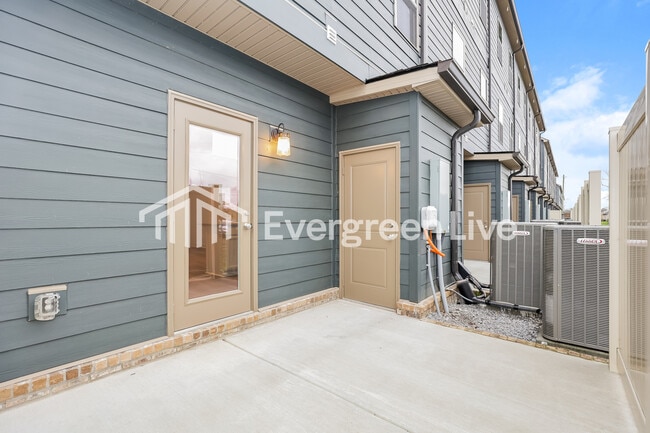 Foto del edificio - 738 Elkins Dr