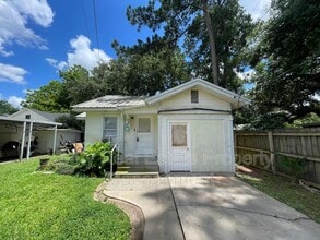 Building Photo - 409 Silkwood St