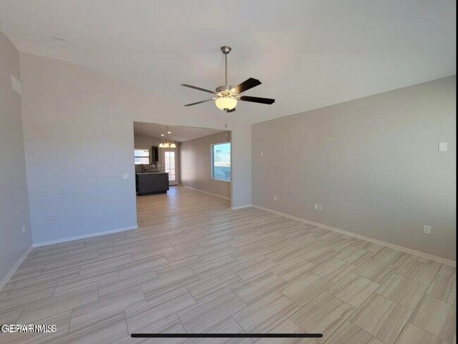 Building Photo - 15017 Dream Ct