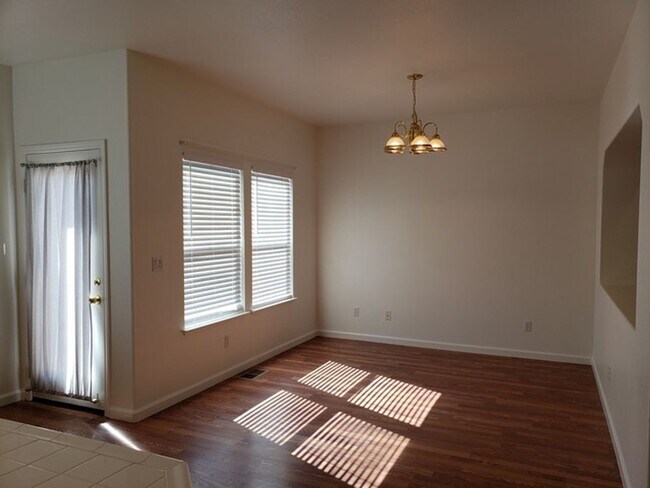 Foto del edificio - North Valley/Stead Three Bedroom Home 