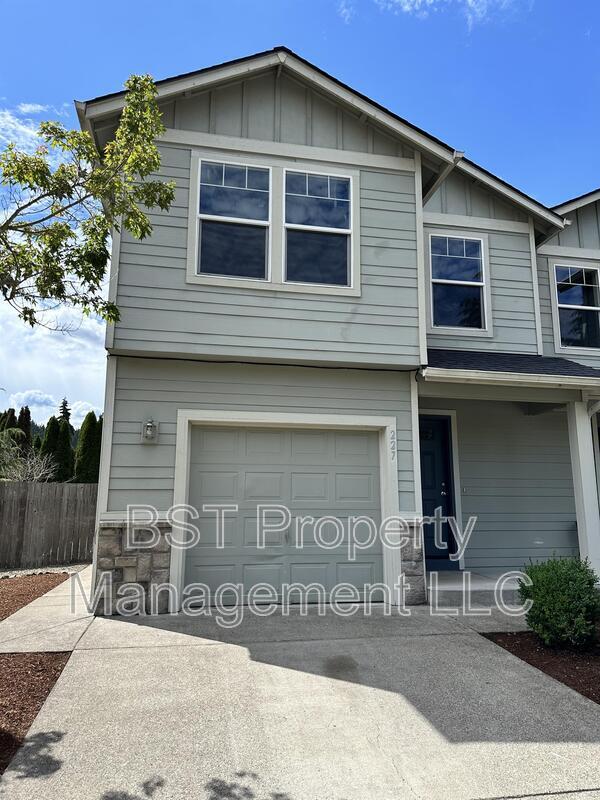 Building Photo - 227 Pioneer Dr