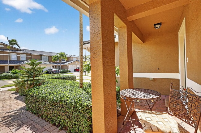 Building Photo - 2990 SE Lexington Lakes Dr