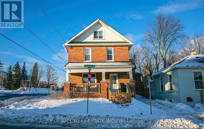 Building Photo - 306 Simcoe St