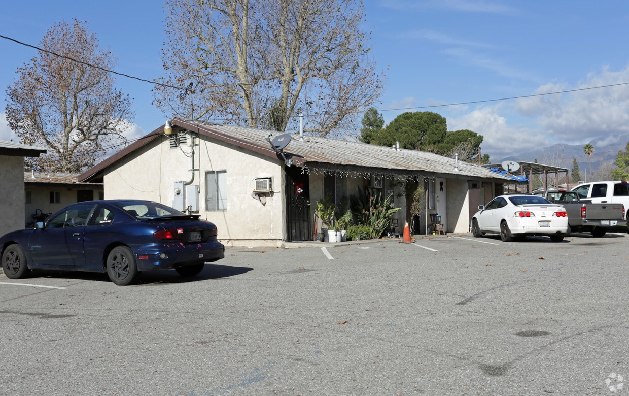Primary Photo - 2710 N State St