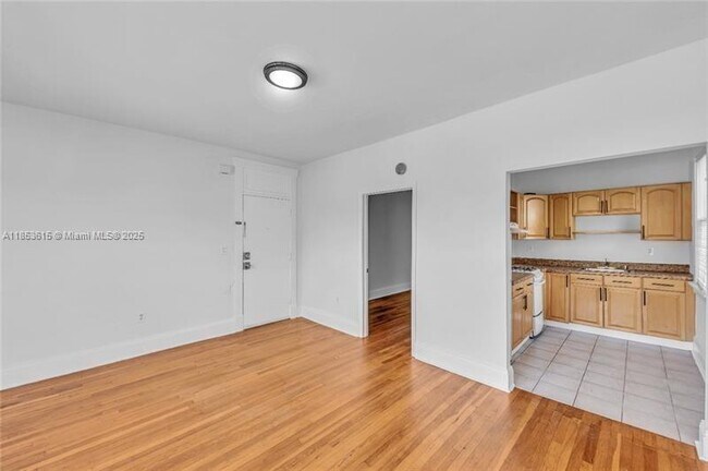 Foto del edificio - 529 NE 66th St