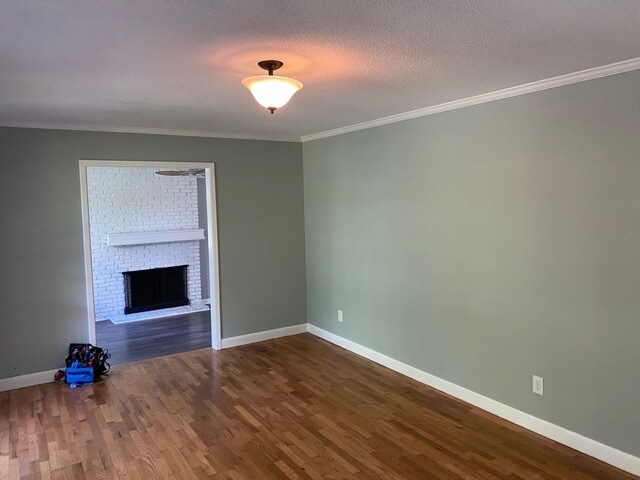 Building Photo - 414 Sharon Dr