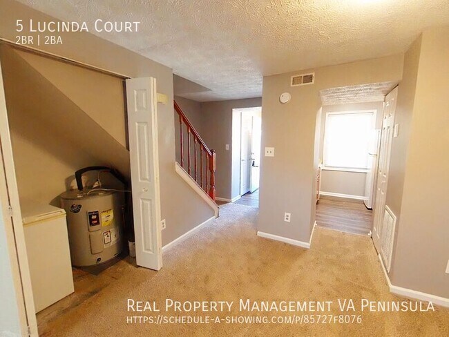 Foto del edificio - Well maintained Two Bedroom for Rent-Colis...