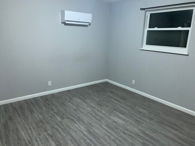 Foto del edificio - 811 E Red Bud Rd