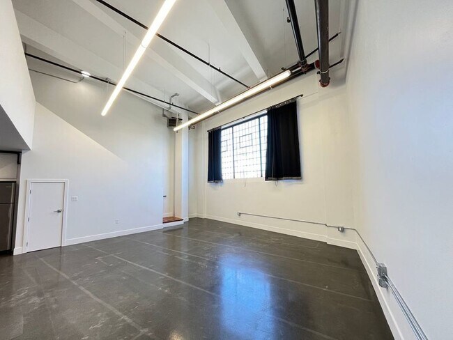 Building Photo - Unique loft space with great light. Two mo...