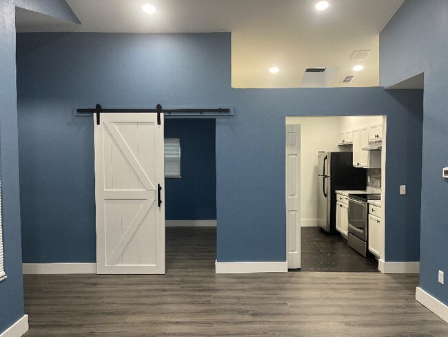 Building Photo - 5412 Lewiston St