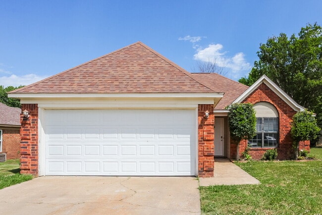 Building Photo - 10824 Ridgefield Dr