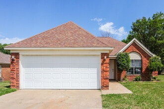 Building Photo - 10824 Ridgefield Dr
