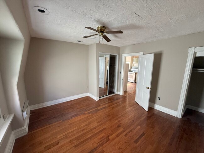 Foto del edificio - 4630 Chester Ave