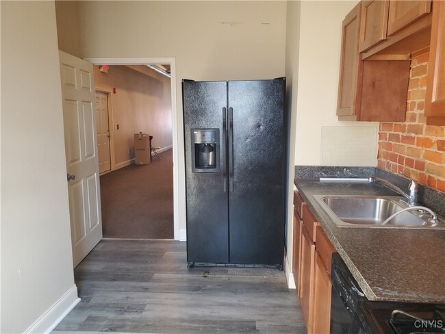 Building Photo - 813 S Salina St