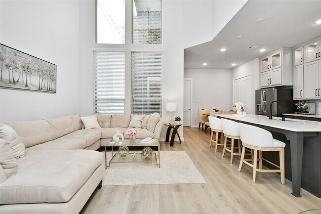 Foto del edificio - 527 Cypress Vly Ave