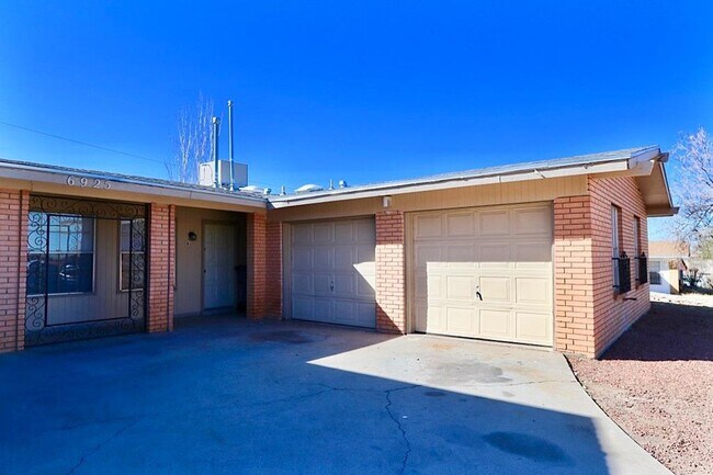 Building Photo - 6925 Escondido Dr