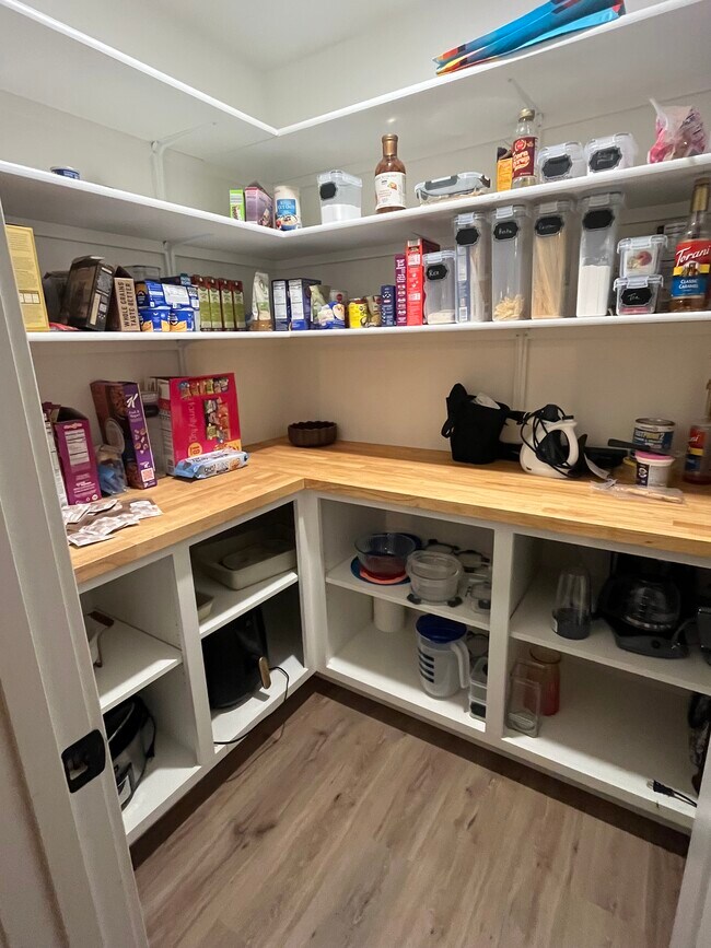 Foto del edificio - 2240 N Traveller Dr