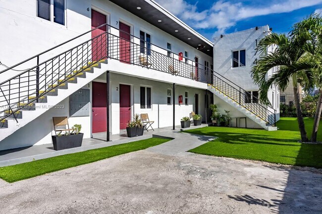 Foto del edificio - 1745 NW 1st Pl