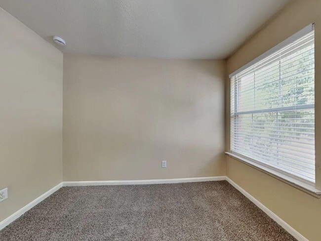 Building Photo - 5542 Clarks Fork Dr