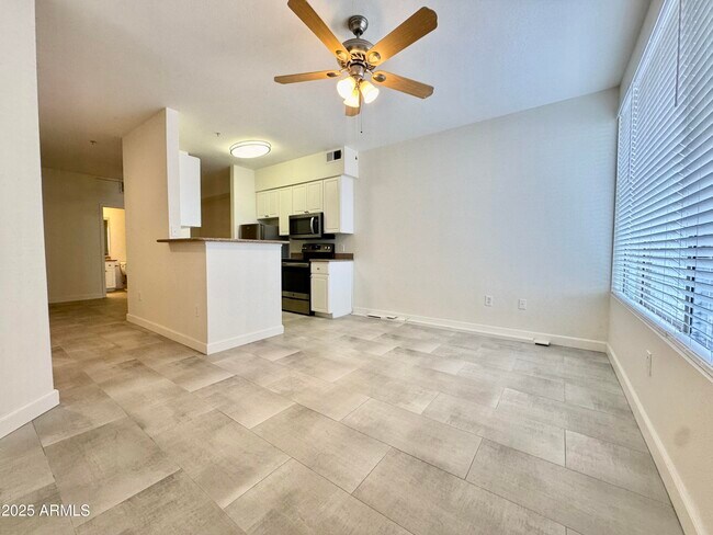 Foto del edificio - 1701 E Colter St