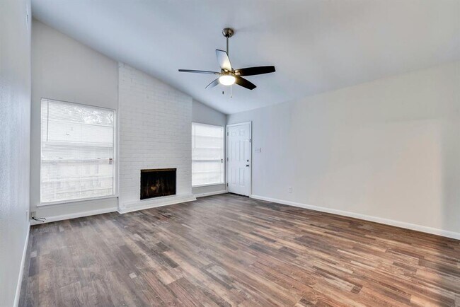 Foto del edificio - 124 W William Cannon Dr