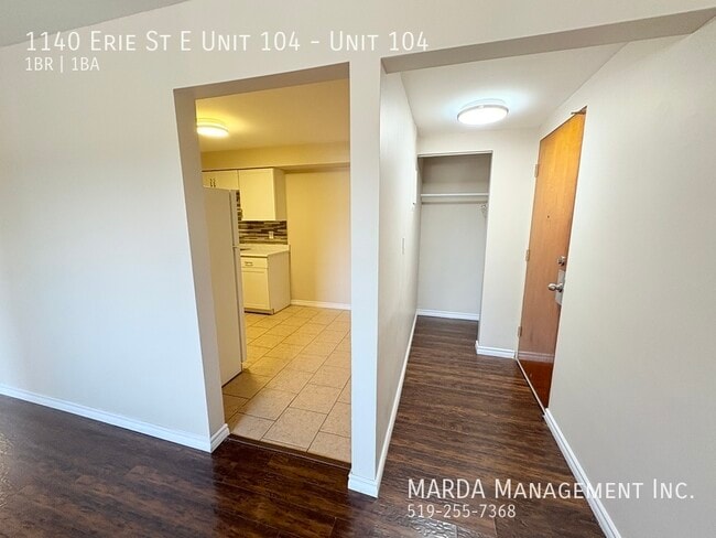 Building Photo - SPACIOUS & WELL-MAINTAINED 1 BD MAIN FLOOR...