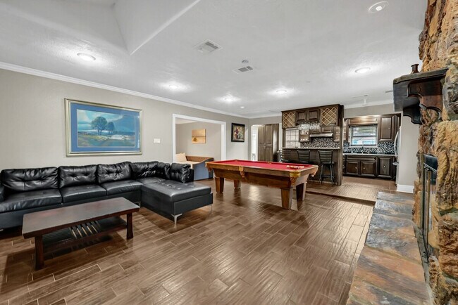 Foto del edificio - 6335 Tall Willow Dr