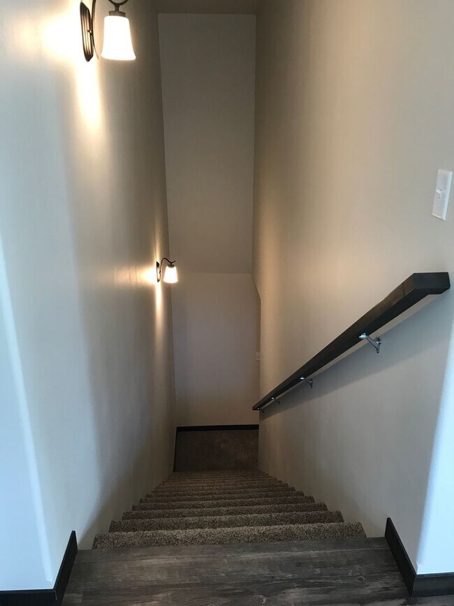 Foto del edificio - 4 bed 3 bath Single Family Home