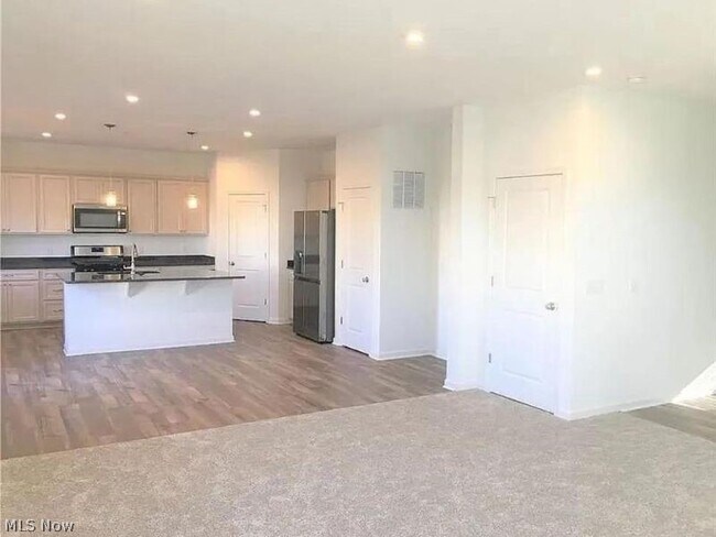 Building Photo - 63 Woodhull Cir