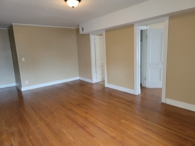Primary Photo - 3320 Gillham Rd