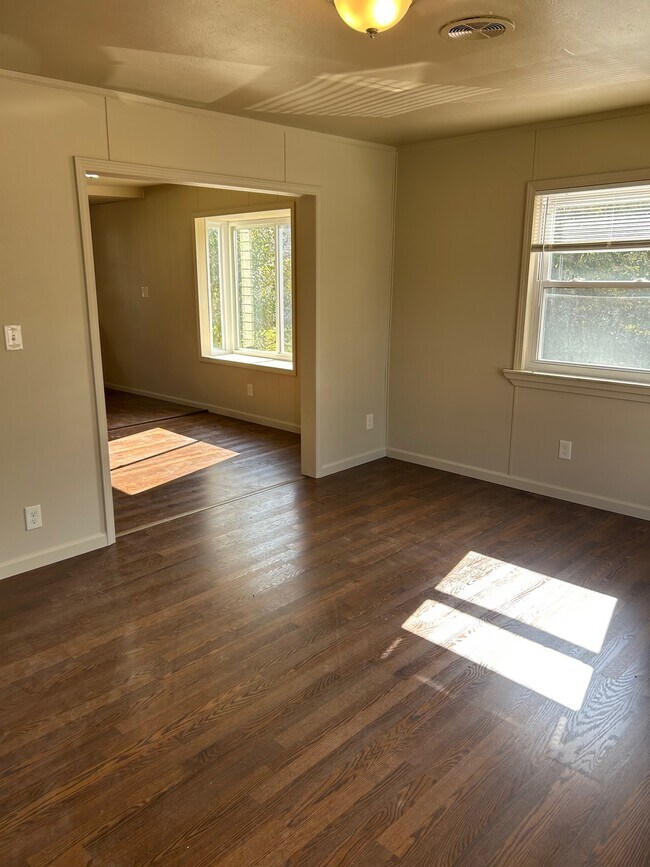 Foto del edificio - 2138 N Center Rd