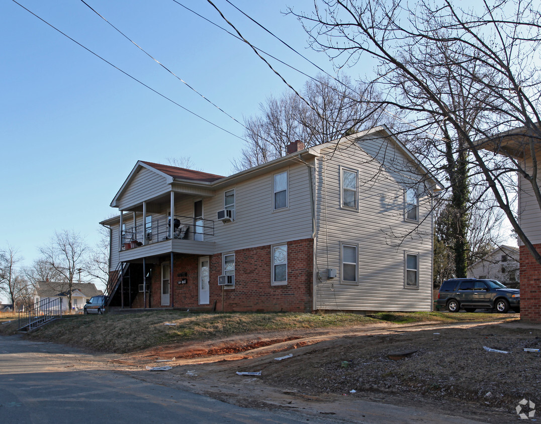 Building Photo - 113-119 Davis St