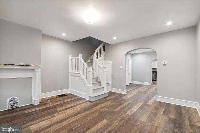 Building Photo - 521 S 57th St
