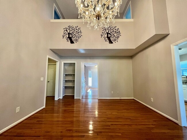 Foto del edificio - 3 Bed, 2.5 Bath Home w/ 2 Car Garage and Bonus Room