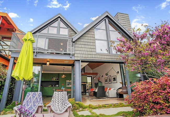 Building Photo - 447 Carroll Canal