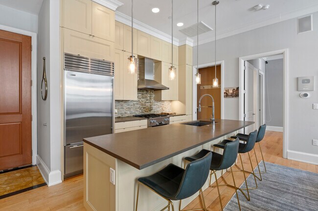 Building Photo - 421 Chestnut St