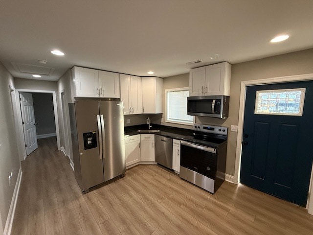 Cocina con electrodomésticos nuevos - 408 E King St