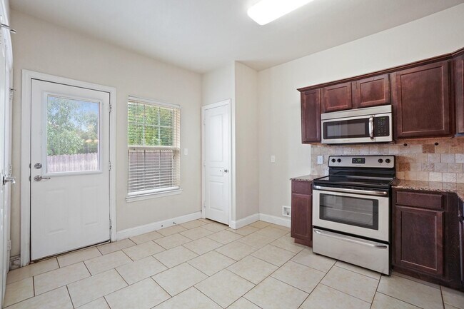 Foto del edificio - 516 Highpark Ct