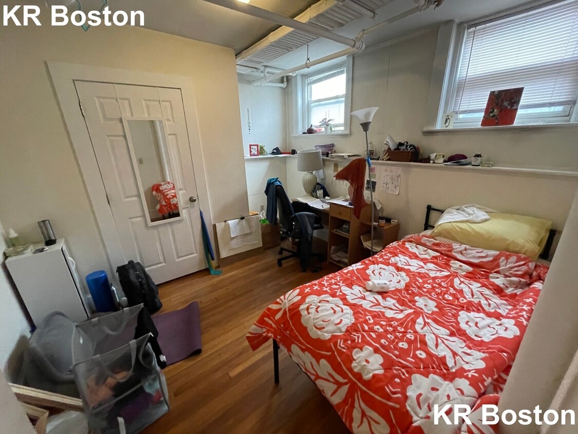 Building Photo - 145 Babcock St