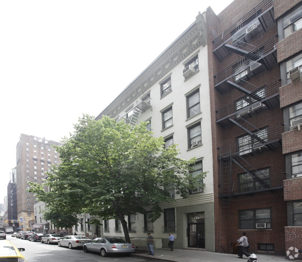 Foto del edificio - 126-130 E 24th St