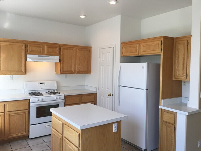 Foto del edificio - Gorgeous 3 Bed/ 2.5 Bath Home In Green Valley