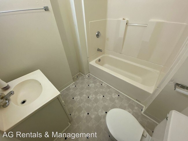 Building Photo - 3 br, 1.5 bath Apartment - 2514 S Hanna St
