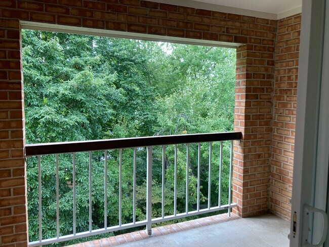 Foto del edificio - 5926 Cove Landing Rd