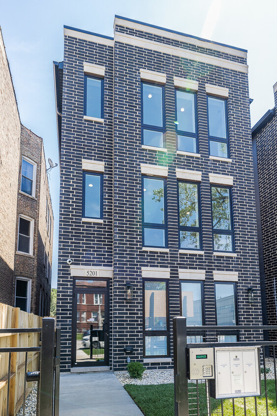 Foto principal - 5201 S Wabash Ave