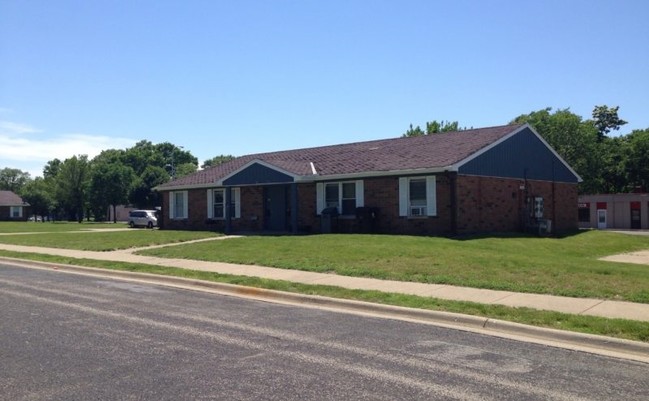 Building Photo - 100-130 N McReynolds Ct