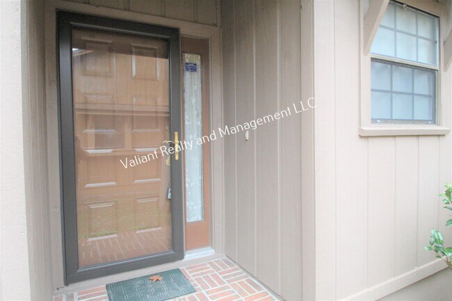 Building Photo - 3476 Raymur Villa Dr